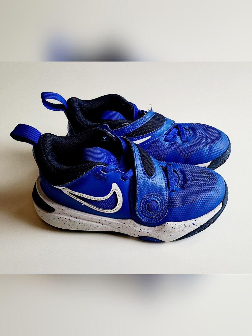Nike Team Hussle D 11 Hyper Royal Sneakers Boys Youth Size 12